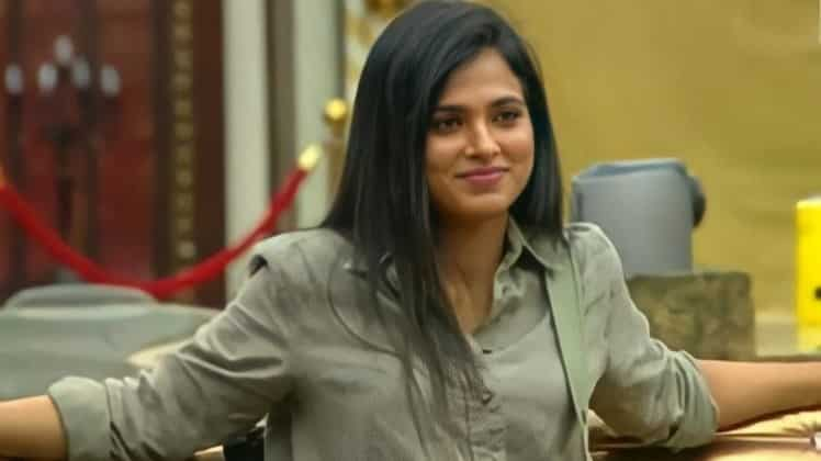 Bigg Boss Ultimate Day 51 Ramya Pandian loses her cool picks up fight with Julie during a task