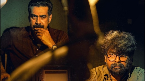 Biju Menon and Joju George in Valathu Vashathe Kallan