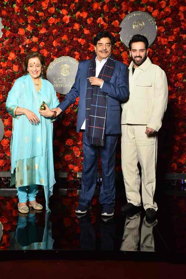 Shatrughan Sinha with family. (Images clicked by Manav Manglani.)