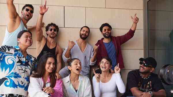 Varun Dhawan, Tiger Shroff, Kiara Advani, Jacqueline Fernandez, Shahid Kapoor & more celebs in one frame flash adorable smiles at Doha event