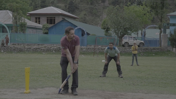 Levison Wood and Ash Bhardwaj during their trip to the border