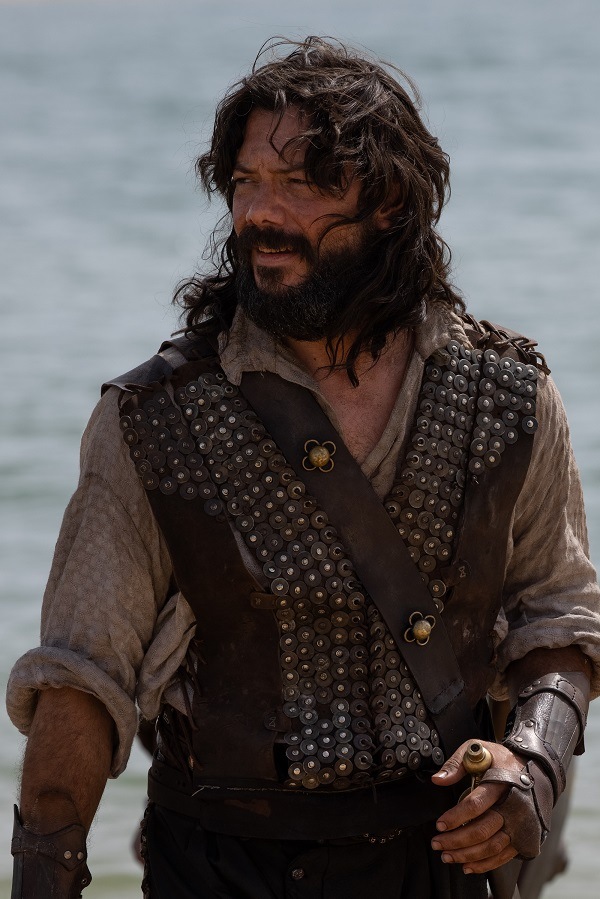 Alvaro Morte in Boundless