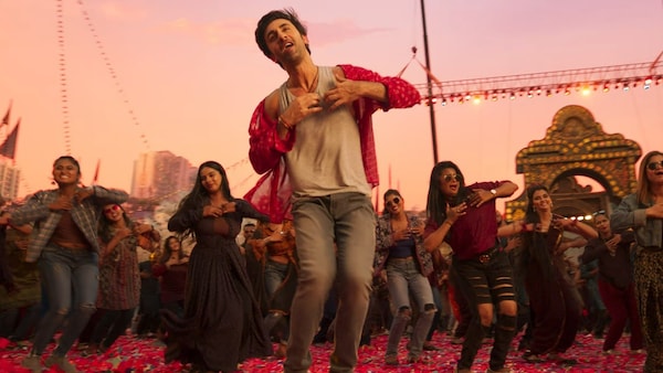 Brahmastra song Dance Ka Bhoot: What happens when Ranbir Kapoor dances like no one's watching? You get a chartbuster
