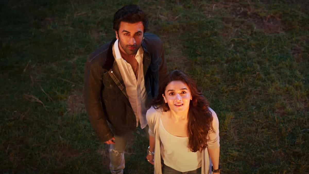 Brahmastra Song Kesariya: Ranbir Kapoor And Alia Bhatt Make The Love ...