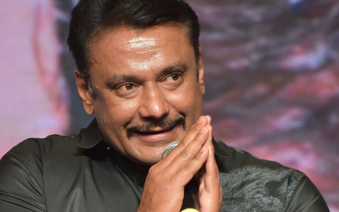 Challenging Star Darshan extends olive branch; apologizes to media two