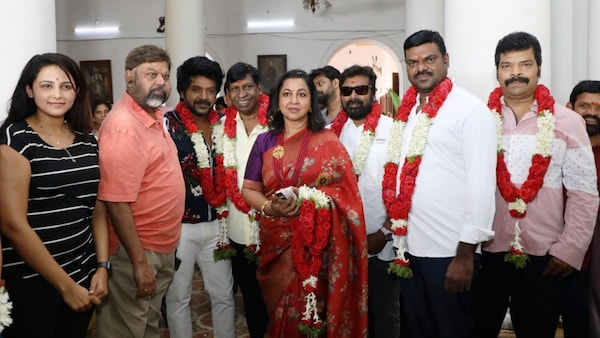 Chandramukhi 2 kicks off; team releases picture of the cast, featuring Lawrence, Vadivelu and Radhika