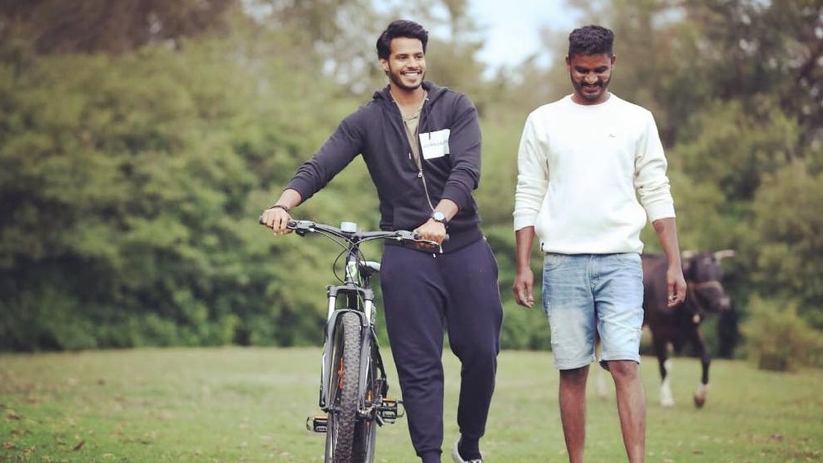 Chikkanna with Nikhil Kumar during the making of Seetharama Kalyana