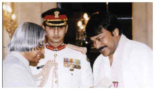 Chiranjeevi receives the Padma Bhushan from Abdul Kalaam