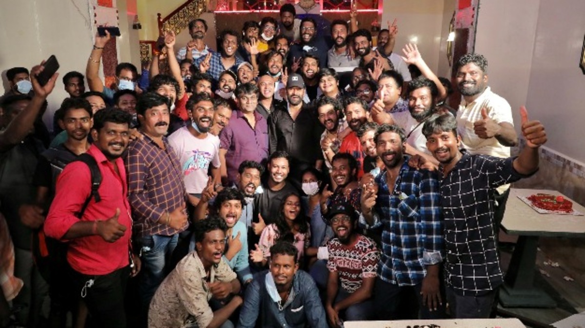 Vikram wraps up Karthik's Chiyaan60; heads to Kolkata for Cobra's final schedule