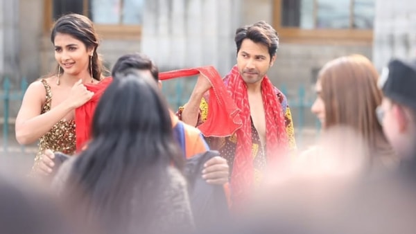 Chunari Chunari (Twitter/@AftabDvn43815)