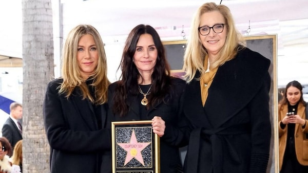 'Friends' Jennifer Aniston and Lisa Kudrow reunite with Courteney Cox at her Hollywood Walk of Fame ceremony