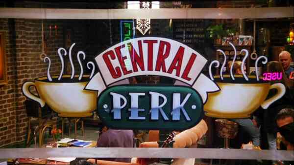 Here’s looking back at 5 most memorable F.R.I.E.N.D.S moments at Central Perk