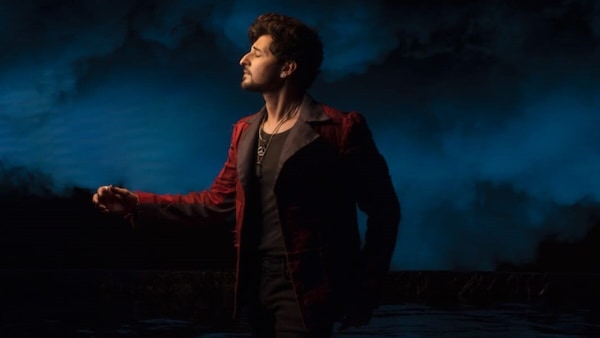 Watch: Darshan Raval is back with a monsoon treat for the 9th consecutive year with Lo Aayi Barsaat