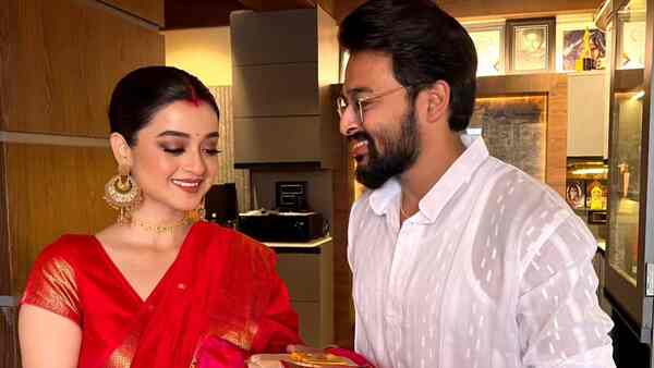 Darshana Banik enjoys stepping into Saurav Das’s house, gets busy with rituals