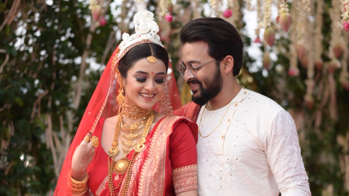 Saurav Das gets a special birthday gift from his wife, Darshana Banik