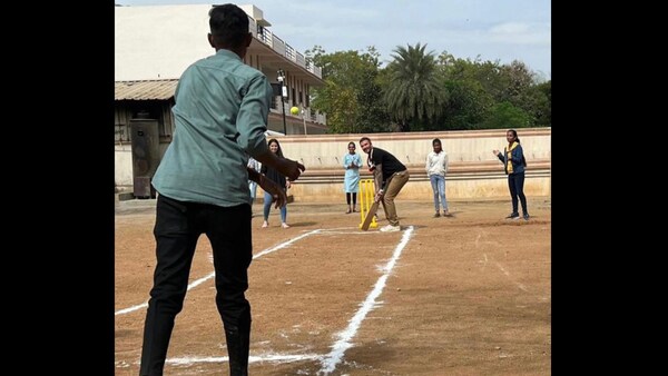 India vs New Zealand: David Beckham spotted playing gully cricket in India ahead of mega clash