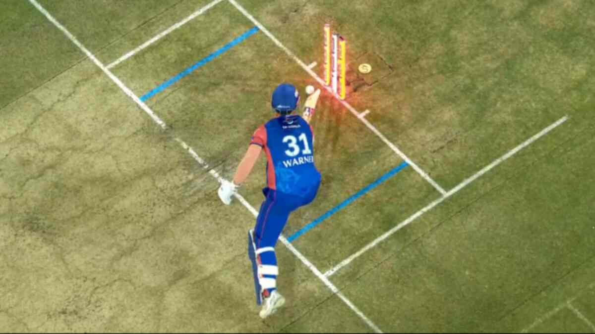 IPL 2024 - WATCH the unlucky dismissal of DC batter David Warner as Yash Thakur strikes