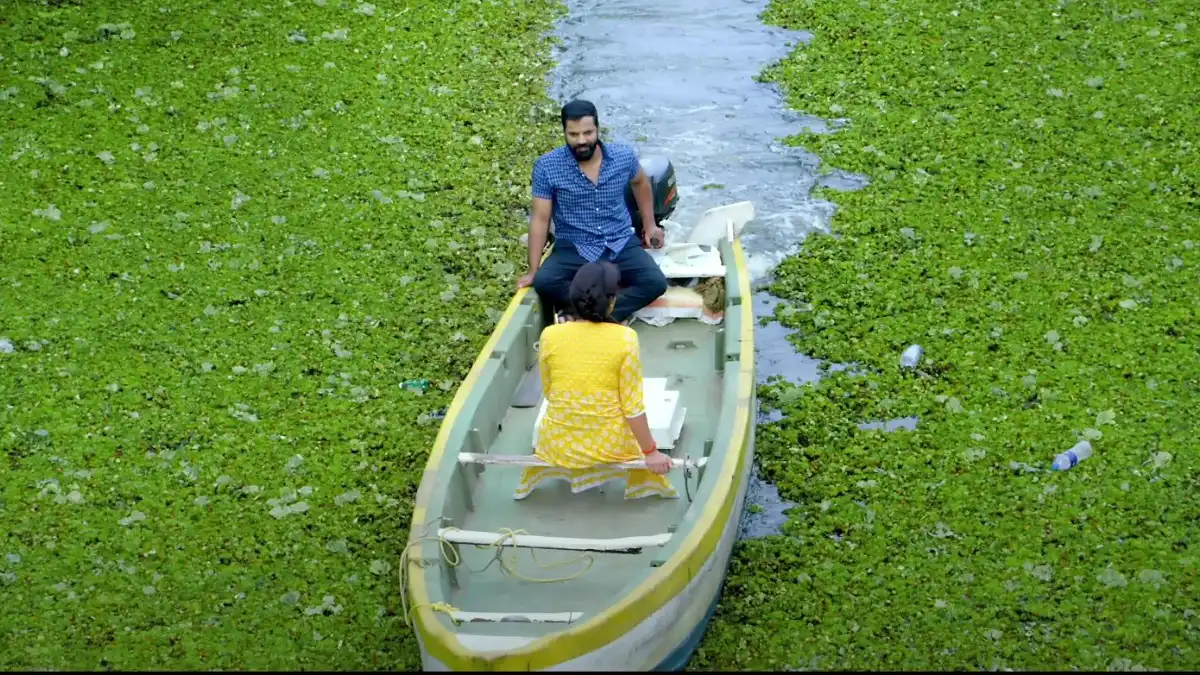 Beeso Gaali song: Vikram and Nitya enjoy marital bliss amid the greenery and backwaters of Kerala in Dear Vikram number