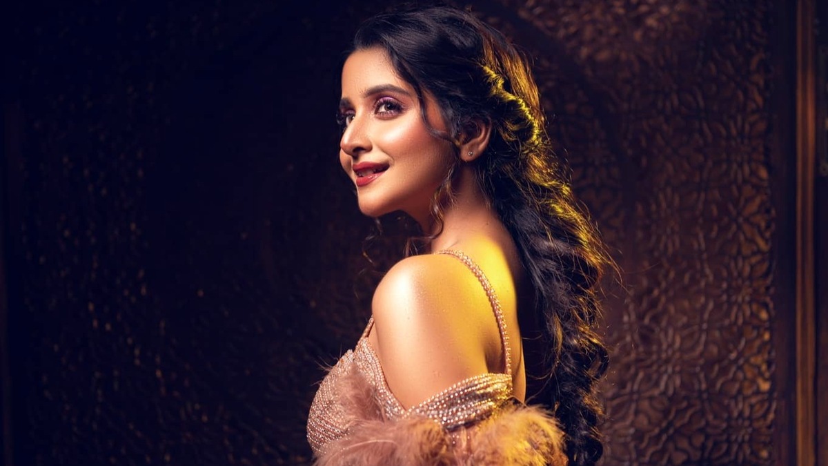 Debchandrima Singha Roy- keeps her travelling feet happy and ignores trolls