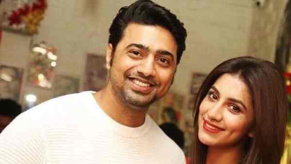 Dev and Rukmini Maitra leave Kolkata for their summer vacation