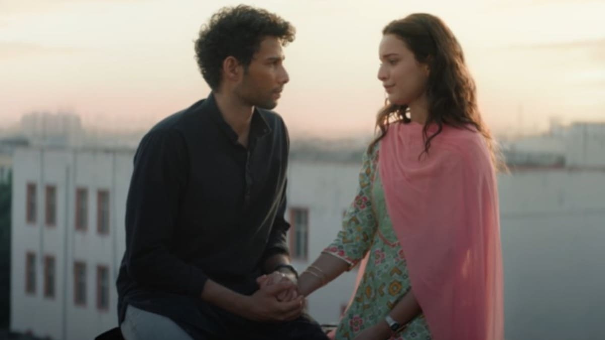Dhadak 2 song Duniya Alag: Arijit Singh's voice brings depth to Siddhant Chaturvedi and Triptii Dimri's story
