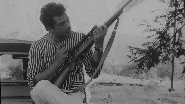 Dharmendra in a Hindustan Times photo dated 16 November 1972. All rights reserved.