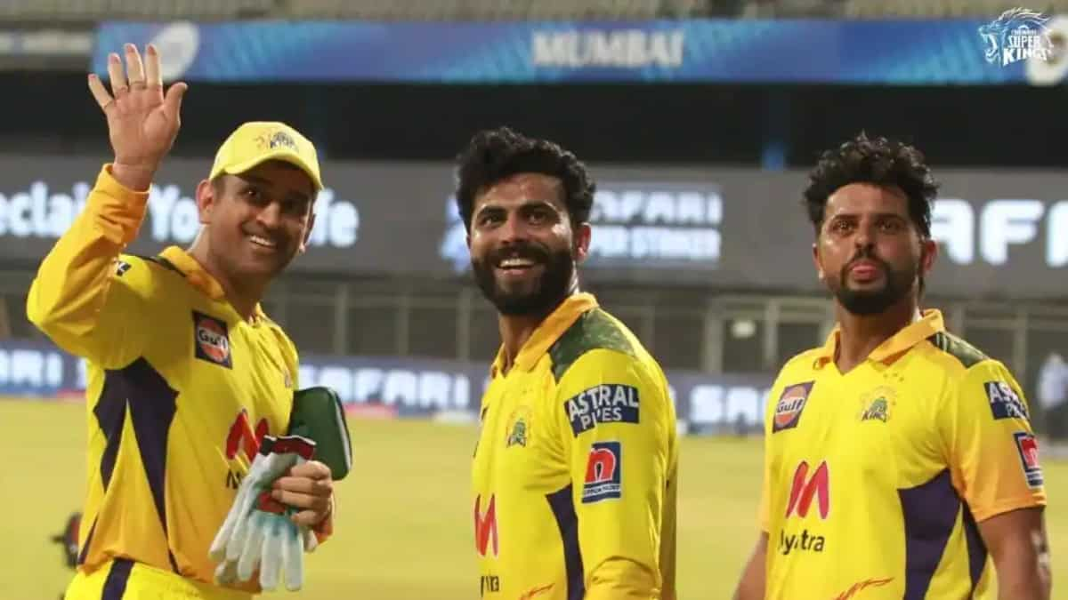 Dhoni making Raina and Jadeja laugh