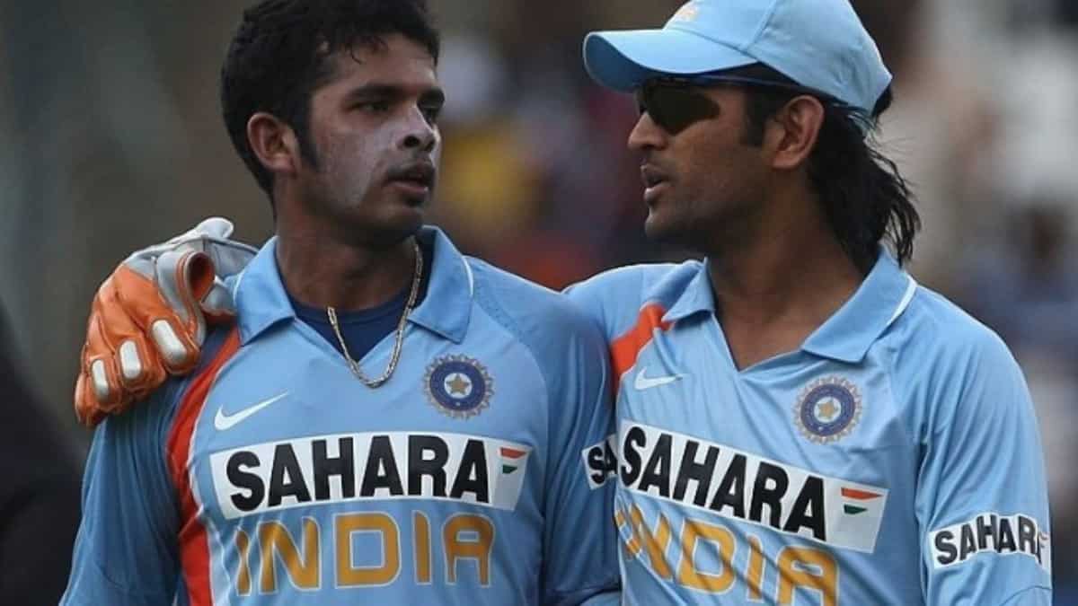 Dhoni's cheeky reminder to S Sreesanth