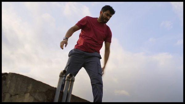 Diganth Manchale in 'Edagaiye Apaghathakke Karana'