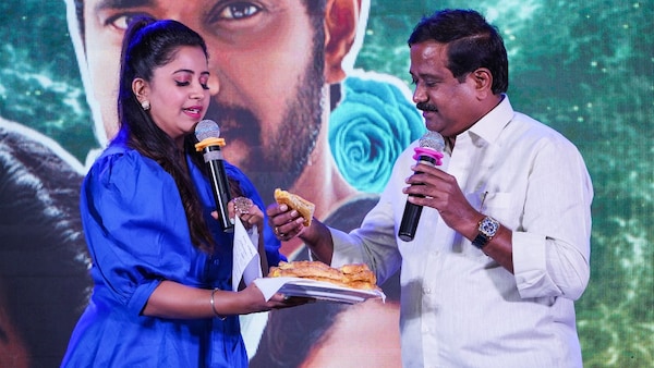 Emcee Anushree hands out dilpasand to guests