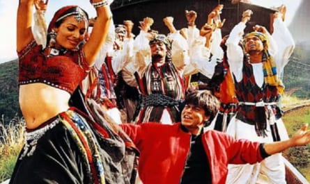 Fill in the blank. ________ was hurt multiple times while filming the song Chhaiyaa Chhaiyaa.To retain the equilibrium, a rope was connected through her Ghagra and then the train. She had scrapes and sores on her waist after removing the rope.