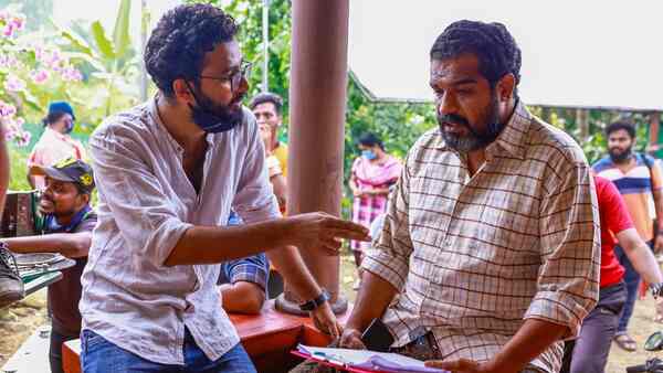 Dileesh with Shahad Nilambur on the sets of Prakashan Parakkatte