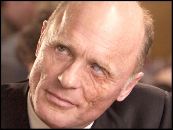 Ed Harris as Carl Fogarty