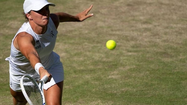 Eighth-seeded Iga Swiatek upset unseeded Belinda Benicic in their semi final match.