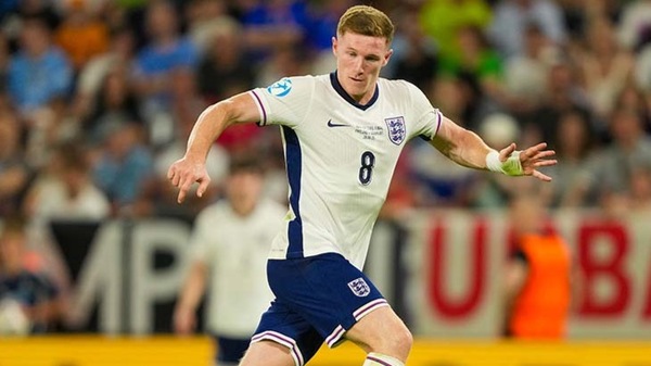 Elliot Anderson received his maiden England senior call up. Image | englandfootball.com