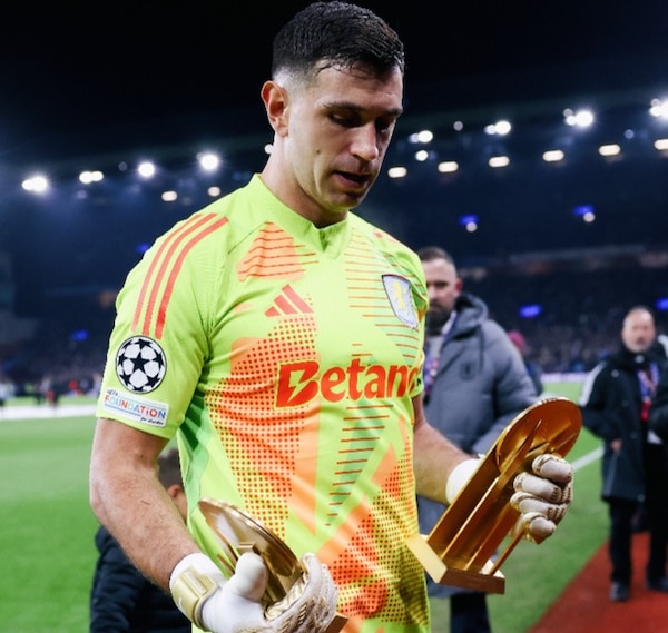 Emi Martinez won the Best FIFA Men's Goalkeeper 2024 award. Image | Aston Villa