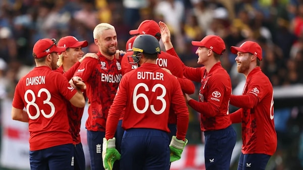 England defeated Pakistan in a closely fought match to enter the semi-finals.
