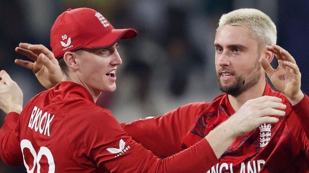 England vs New Zealand LIVE: England spins their web, NZ only score 159/7 in a must-win game