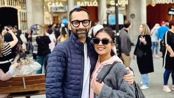 Nazriya Nazim poses with hubby Fahadh Faasil during their Barcelona vacation; new picture wins the internet