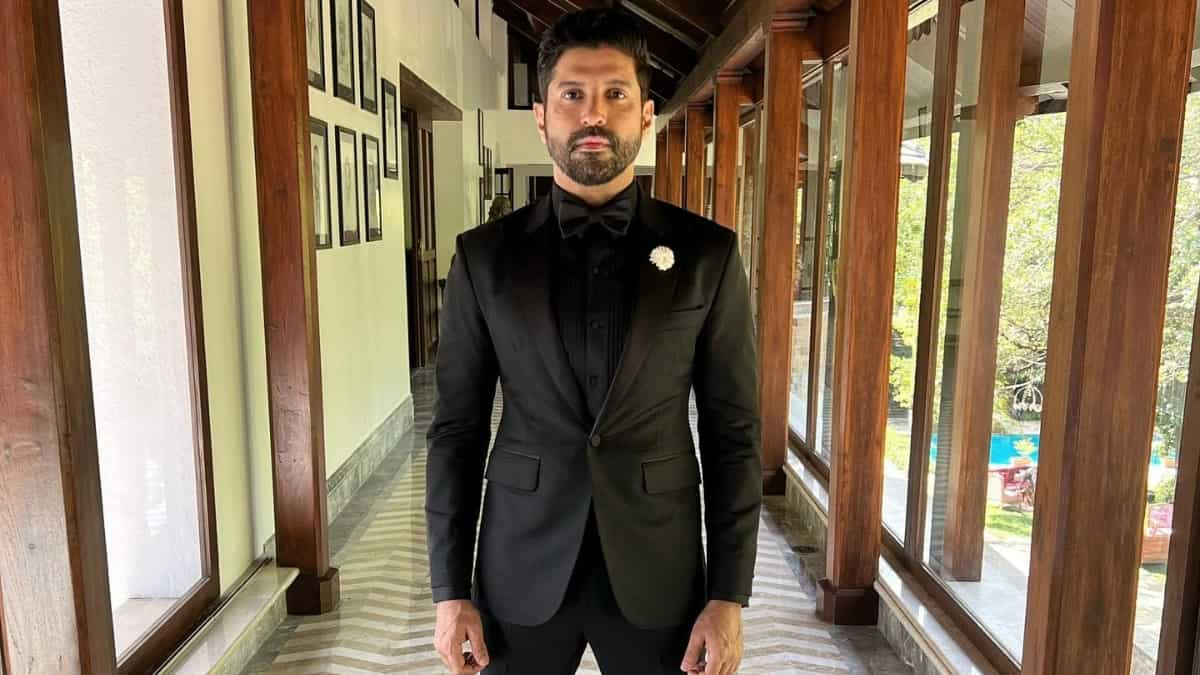 120 Bahadur: Farhan Akhtar drops BTS photo from Ladakh shoot, fans react to his comeback on big screen!