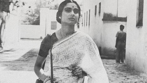 Film still. Mahanagar