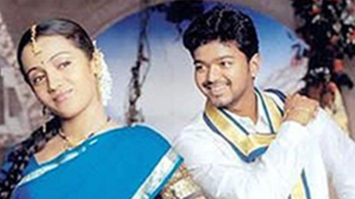 One of Trisha Krishnan's greatest blockbuster, the image taken from the film is from a song sequence which became a nationwide phenomenon. Name the song.