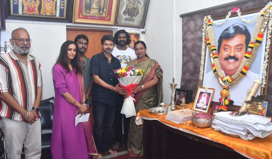 The GOAT: Vijay, Venkat Prabhu and team meet Vijayakanth’s family to ...