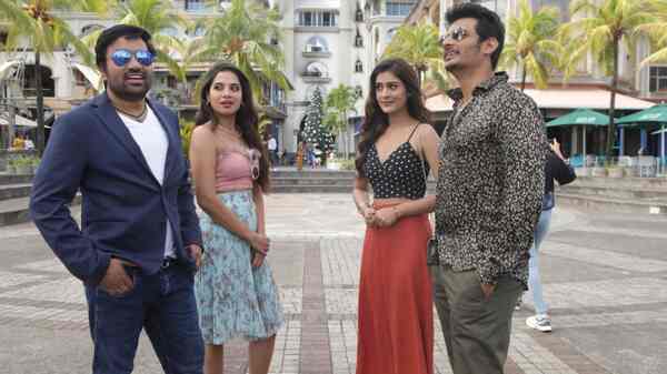 Multi-starrer flick Golmaal, starring Jiiva, Shiva, Payal and Tanya, wraps up a major schedule in Mauritius