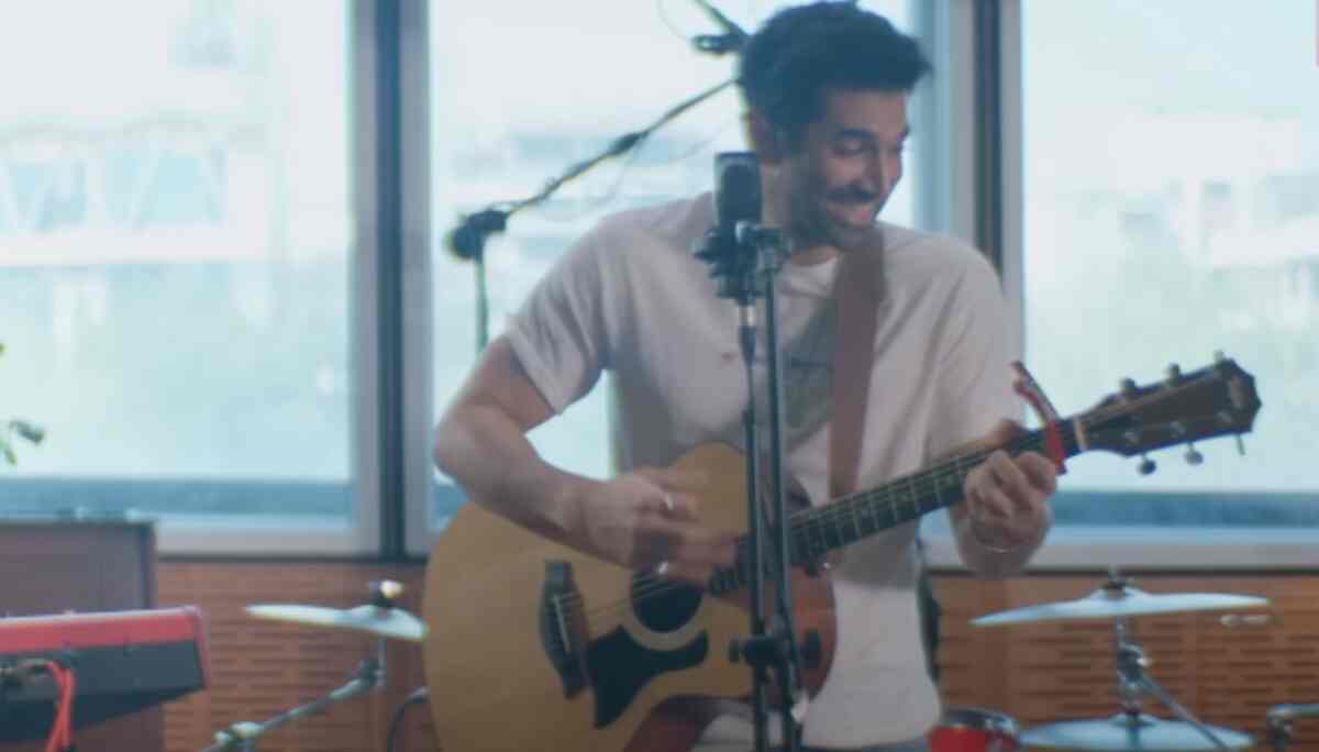 Gumraah song Allah De Bande: Aditya Roy Kapur turns guitarist for Mithoon, Jubin Nautiyal and Aaman Trikha's soulful track