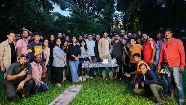 Aditya Roy Kapur and Mrunal Thakur wrap Gumraah shoot; photos out from the sets