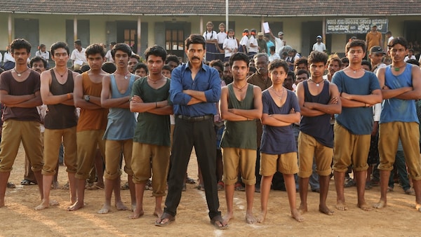 Sharan and the young actors of the sports drama