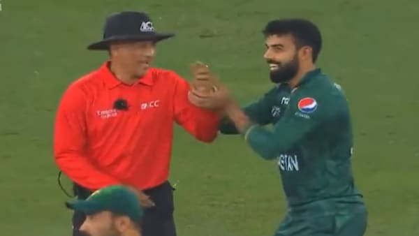 PAK vs SL: Watch Shadab Khan try to raise umpire's finger after failed DRS in Asia Cup 2022 final