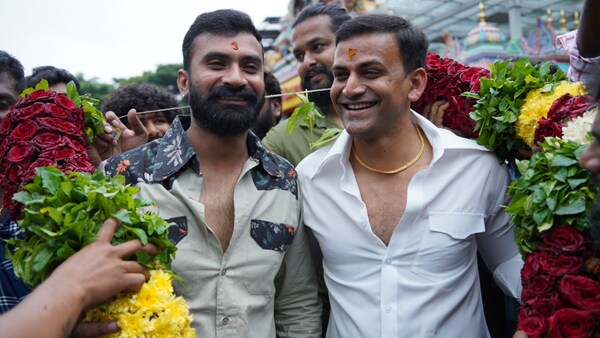 Yogi and Dhananjaya get a warm welcome in Davanagere