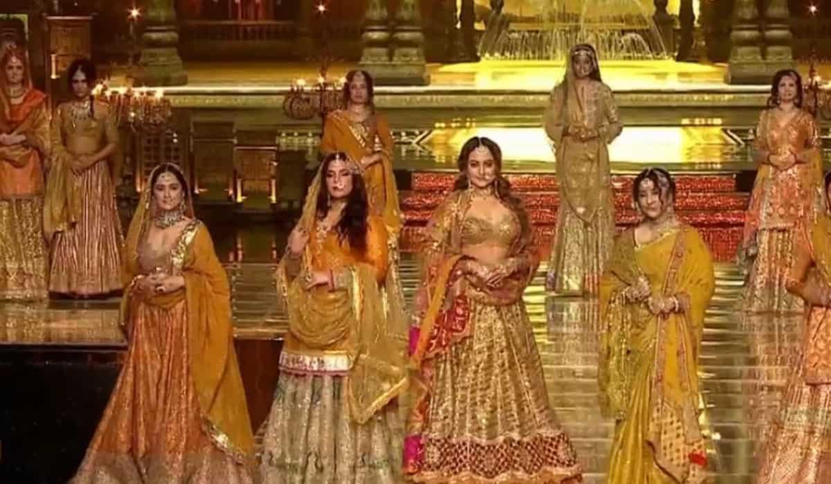https://www.mobilemasala.com/film-gossip/Sonakshi-Sinha-Aditi-Rao-Hydari-walk-the-ramp-with-Miss-World-models-in-Bhansalis-Heeramandi-twist-i222328